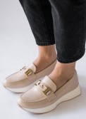 Ματ loafers με διακοσμητική αγκράφα 330.LL1476-L