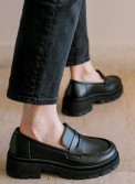 Chunky matte loafers σε ανδρόγυνο στύλ 330.JRX175-L