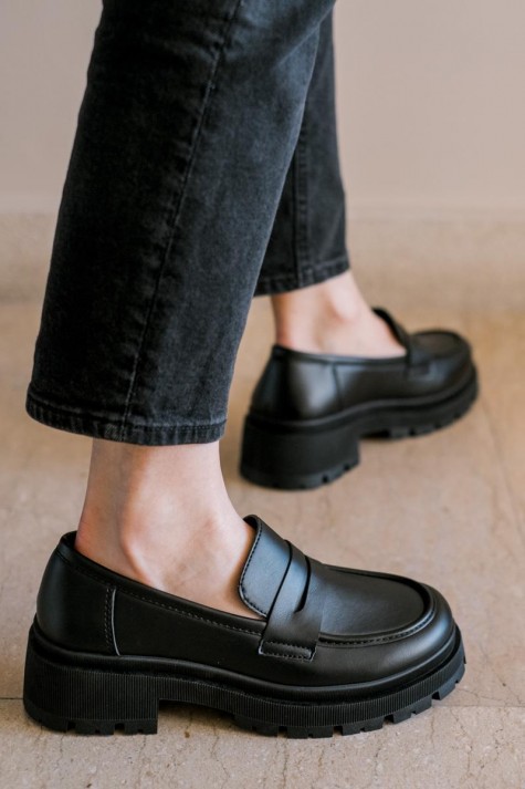 Chunky matte loafers σε ανδρόγυνο στύλ 330.JRX175-L