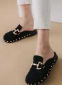 Suede clogs με τρουκς και διακοσμητική αλυσίδα 416.H103-C