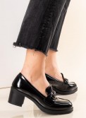 Heeled loafers με διακοσμητική αλυσίδα 431.JSZ93-L