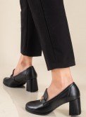 RAGAZZA δερμάτινα loafers με διακοσμητική αλυσίδα 331.063-L