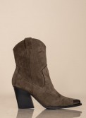 Suede western μποτάκι με μεταλλική μύτη 376.3051-C