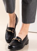 Ματ loafer με διακοσμητική αλυσίδα 330.5302-1-L