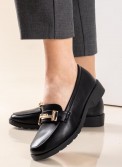 Ματ loafer με διακοσμητική αλυσίδα 330.5302-1-L