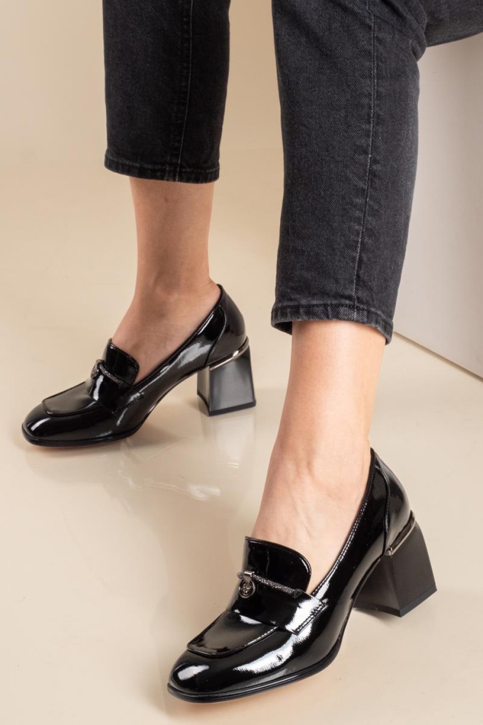 Adams λουστρίνι loafers με τακούνι 004.815-24503-LU ΜΑΥΡΟ