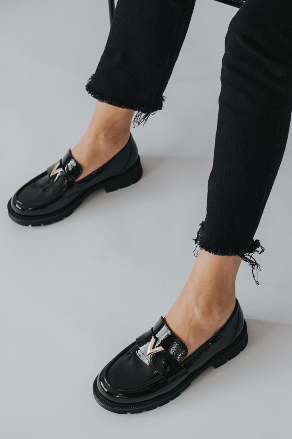 ADAMS Loafers λουστρίνι με διακοσμητικό V 004.848-23527-LU ΜΑΥΡΟ