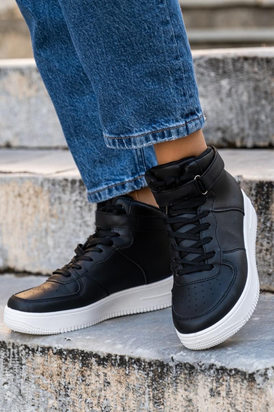 Μποτάκι sneaker με διπλή σόλα και velcro 330.BH182-L ΜΑΥΡΟ