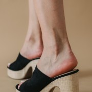 Suede mules με φαρδιά φάσα 431.L23603-C ΜΑΥΡΟ