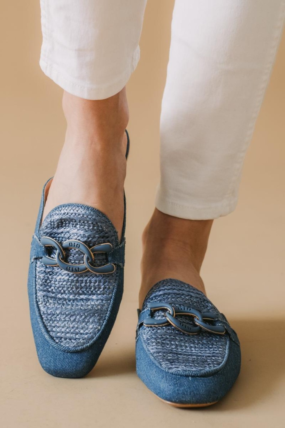 Flat mules με ψάθα και διακοσμητική αλυσίδα 330.F352-L JEAN