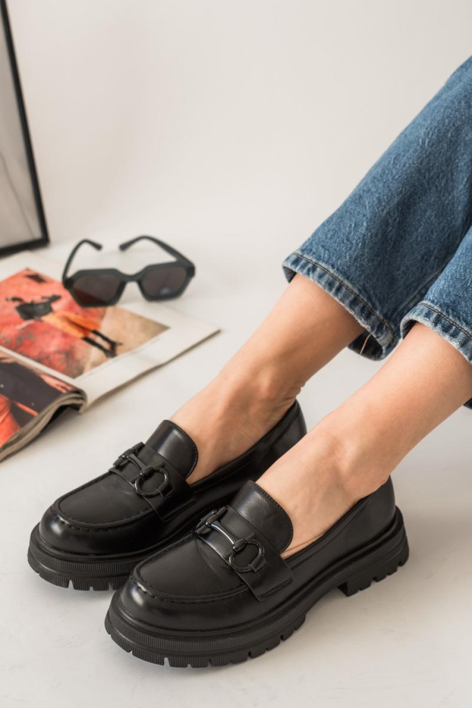 Chunky matte loafers με μεταλλικό διακοσμητικό 330.OM6632-L ΜΑΥΡΟ