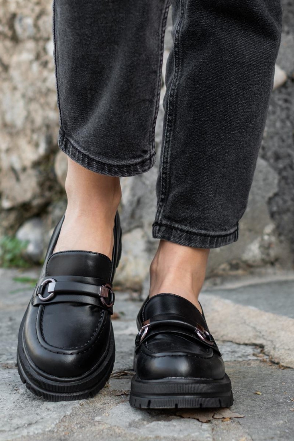 Chunky loafers με διακοσμητική αλυσίδα 330.OM2210-L ΜΑΥΡΟ