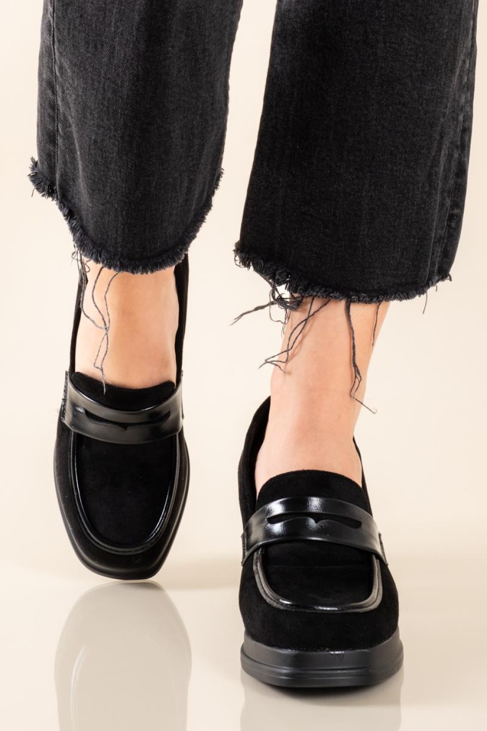 Block-heeled suede loafers 431.2M7-D8269-01-C ΜΑΥΡΟ