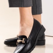 Ματ loafer με διακοσμητική αλυσίδα 330.5302-1-L ΜΑΥΡΟ