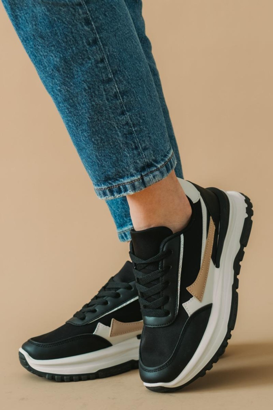 Chunky sneakers με ιδιαίτερη σόλα 330.LY580-L ΜΑΥΡΟ/ΑΣΠΡΟ