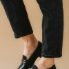 Flat loafers με μεταλλική αγκράφα 330.XY710-L ΜΑΥΡΟ