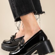 Block-heeled loafers με μεταλλικό διακοσμητικό 431.LT2408-L ΜΑΥΡΟ