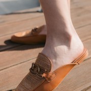 Flat mules με ψάθα και διακοσμητική αλυσίδα 330.F352-L ΤΑΜΠΑ