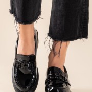 Heeled loafers λουστρίνι με διακοσμητική αλυσίδα 431.LL1531-L ΜΑΥΡΟ