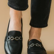 Flat loafers με μεταλλική αγκράφα 330.XY710-L ΜΑΥΡΟ