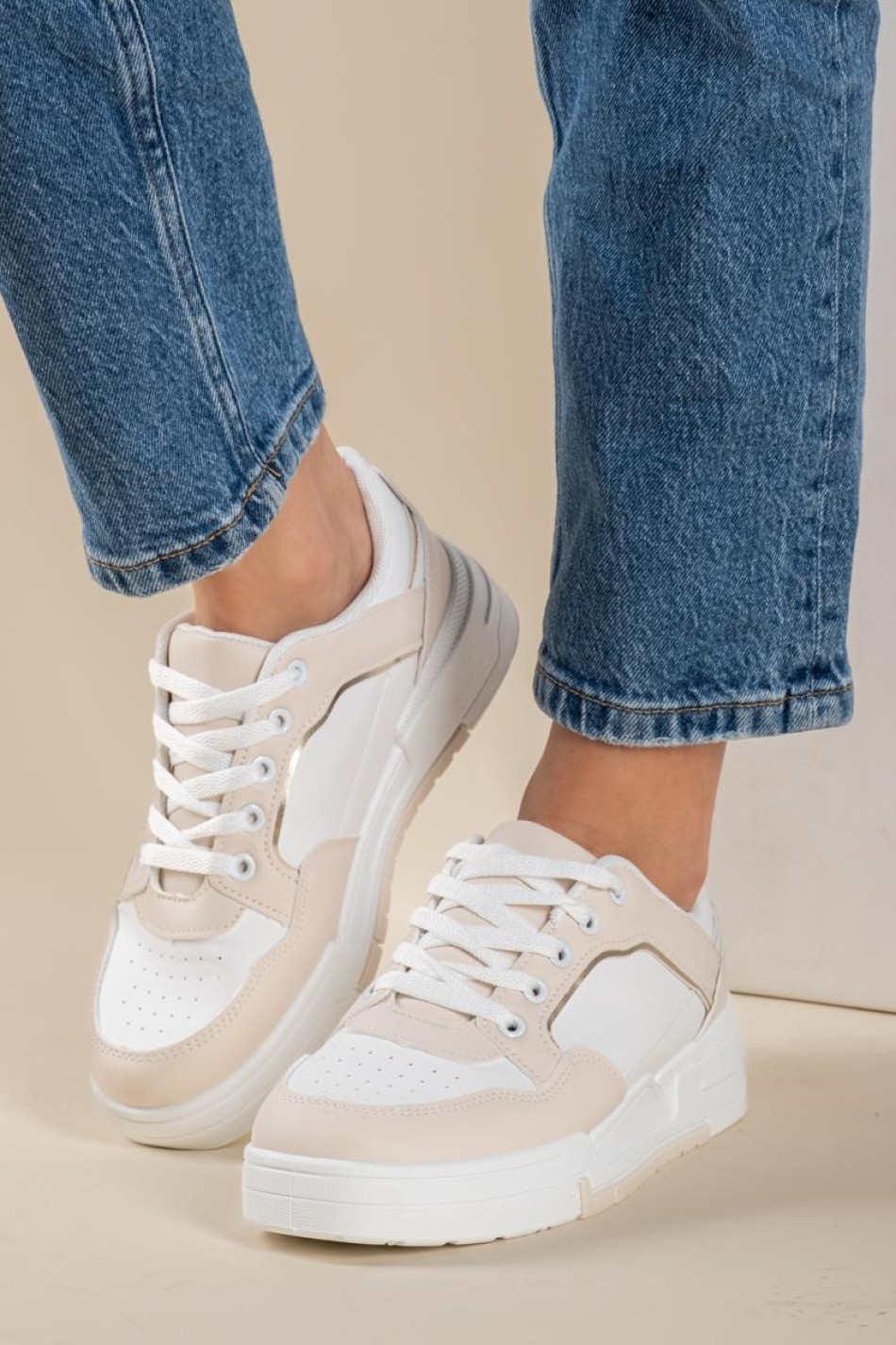 Casual sneakers σε συνδυασμό χρωμάτων 431.LY660-L ΜΠΕΖ