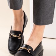 Ματ loafer με διακοσμητική αλυσίδα 330.5302-1-L ΜΑΥΡΟ