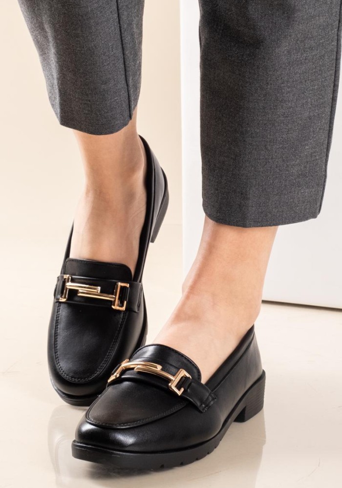 Ματ loafer με διακοσμητική αλυσίδα 330.5302-1-L ΜΑΥΡΟ