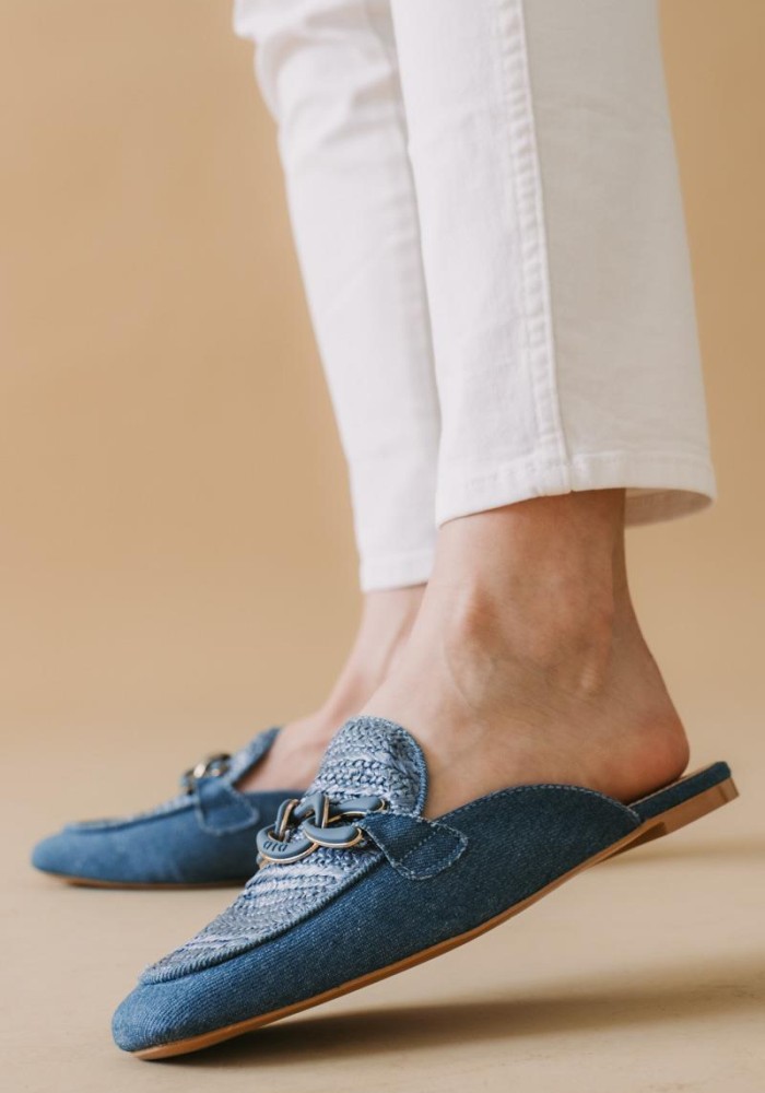 Flat mules με ψάθα και διακοσμητική αλυσίδα 330.F352-L JEAN