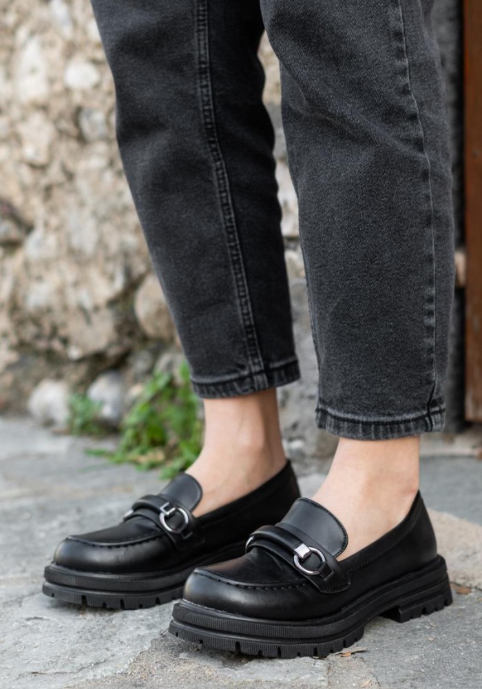 Chunky loafers με διακοσμητική αλυσίδα 330.OM2210-L ΜΑΥΡΟ