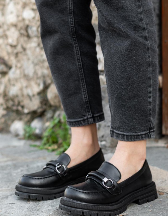 Chunky loafers με διακοσμητική αλυσίδα 330.OM2210-L ΜΑΥΡΟ