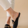 Flat suede mules με διακοσμητική αλυσίδα 416.G70019-C ΜΑΥΡΟ