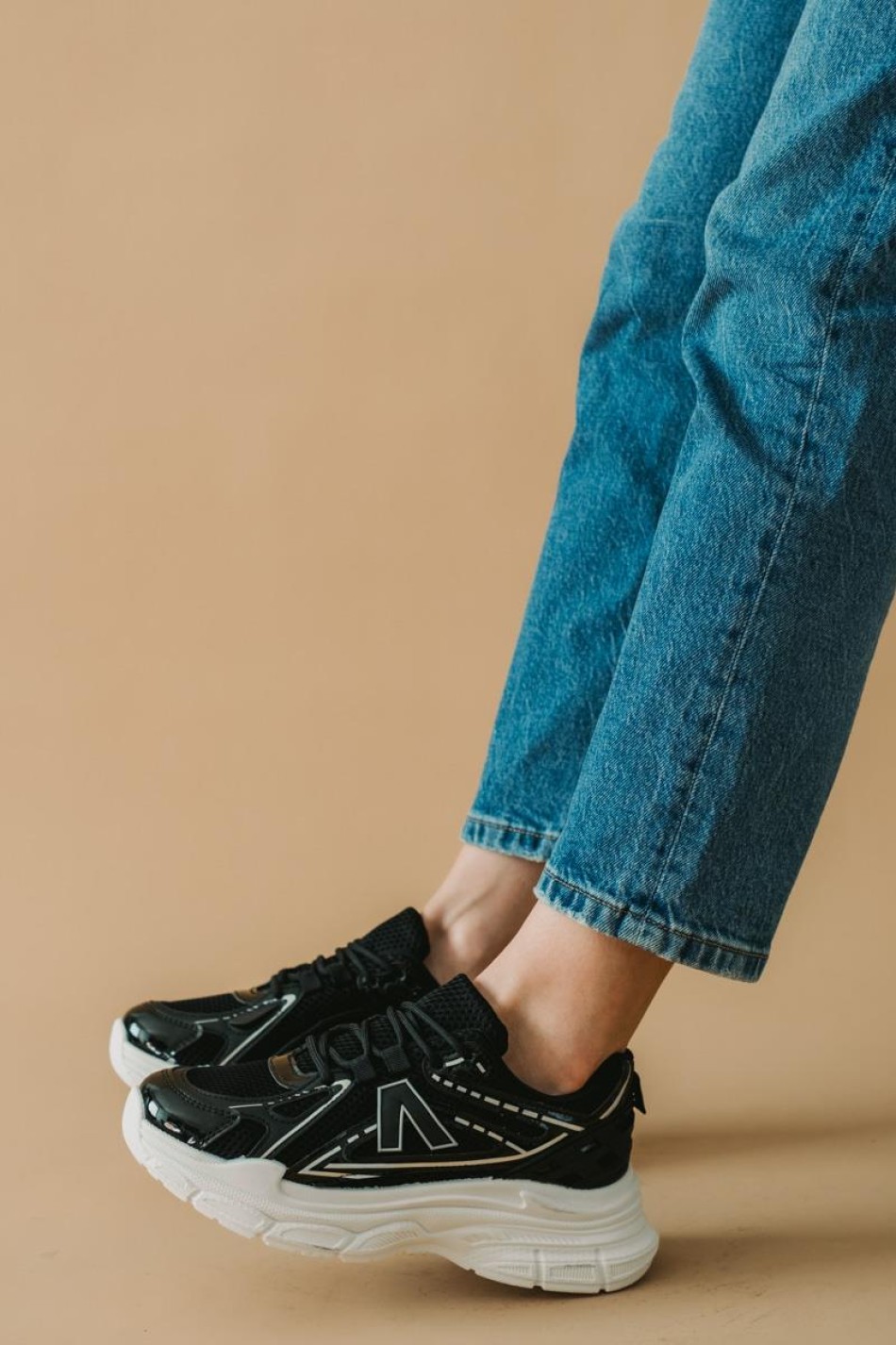 Chunky sneakers σε συνδυασμό υλικών 330.LY671-L ΜΑΥΡΟ/ΑΣΠΡΟ