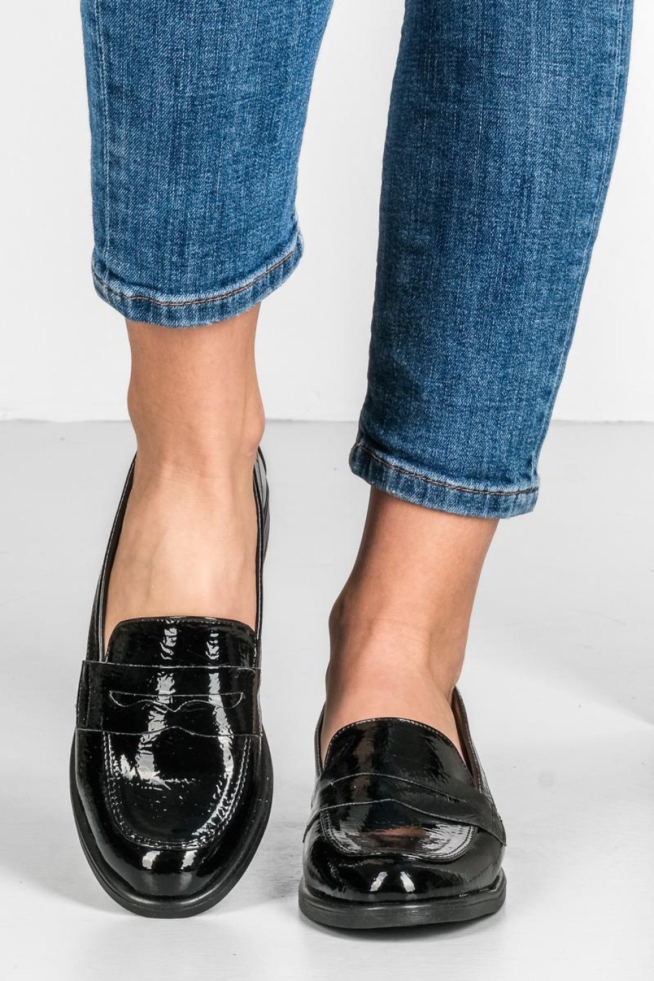 Flat loafers με λουστρίνι 185.914-LU ΜΑΥΡΟ