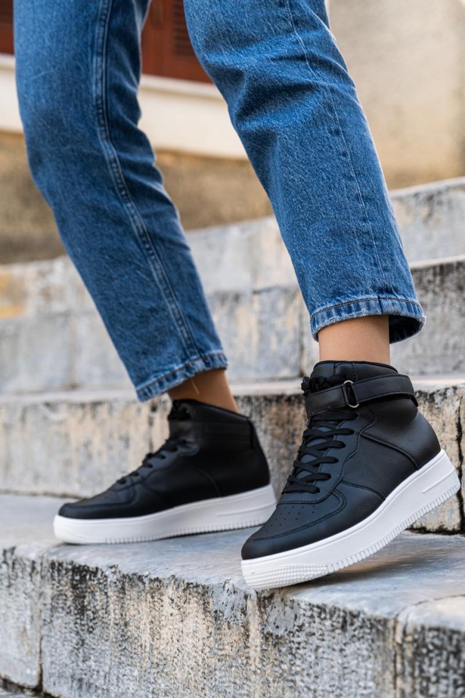 Μποτάκι sneaker με διπλή σόλα και velcro 330.BH182-L ΜΑΥΡΟ