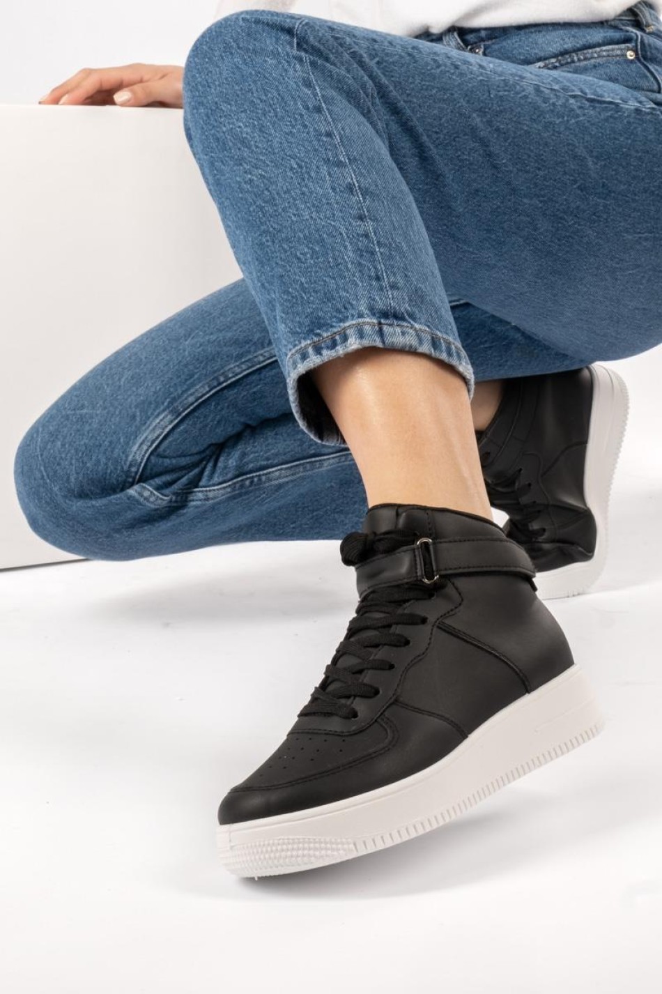 Μποτάκι sneaker με διπλή σόλα και velcro 330.BH182-L ΜΑΥΡΟ