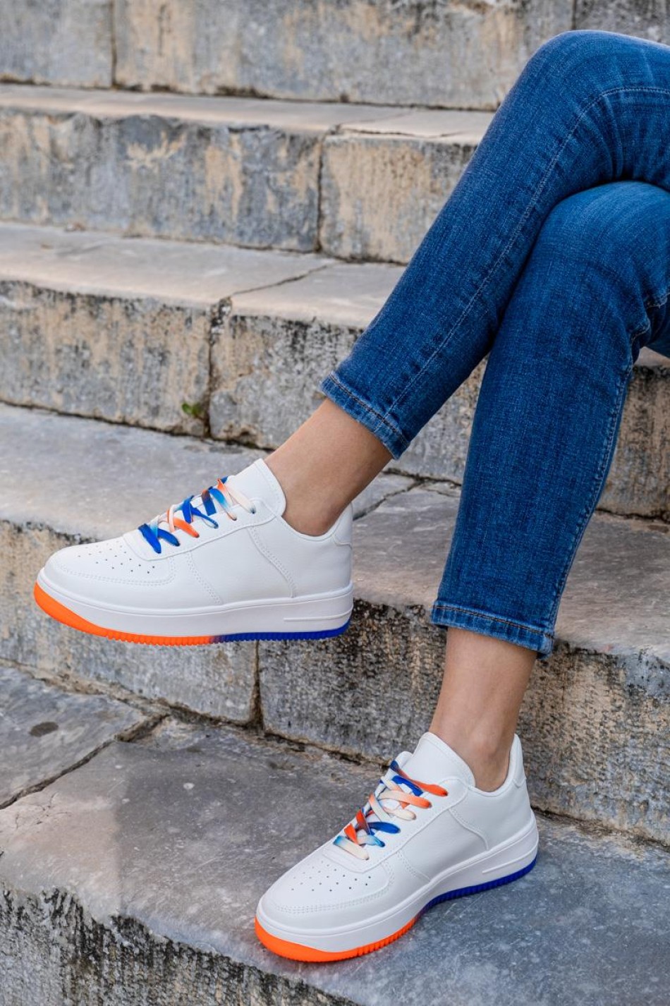 Casual sneakers με δίχρωμη σόλα και πολύχρωμα κορδόνια 330.LLN308-L ΑΣΠΡΟ/ΜΠΛΕ