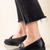 Ματ Loafers με διακοσμητική αλυσίδα 330.5310-L ΜΑΥΡΟ