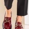 Chunky loafers λουστρίνι με χρυσή αγκράφα 425.Q8708-LU ΜΠΟΡΝΤΩ