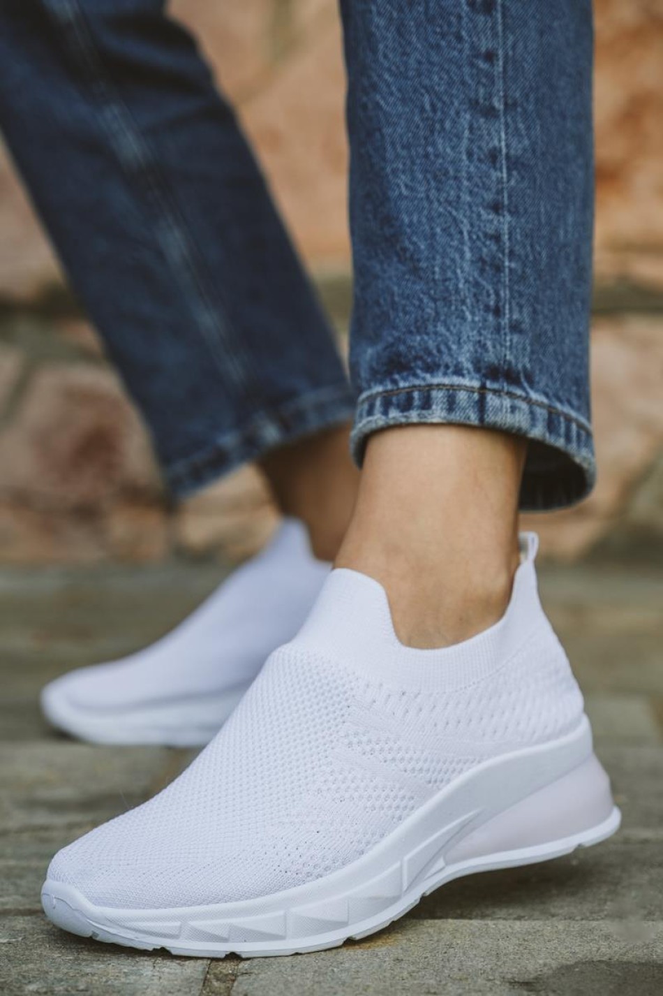 Υφασμάτινα slip-on sneakers με αερόσολα 416.LY519-F ΑΣΠΡΟ