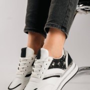 Δίσολα sneakers με μεταλλικό διακοσμητικό ΑΣΠΡΟ/ΜΑΥΡΟ