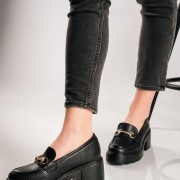 Heeled loafers με χρυσό διακοσμητικό ΜΑΥΡΟ