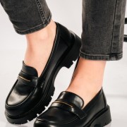 Chunky matte loafers με χρυσή λεπτομέρεια ΜΑΥΡΟ