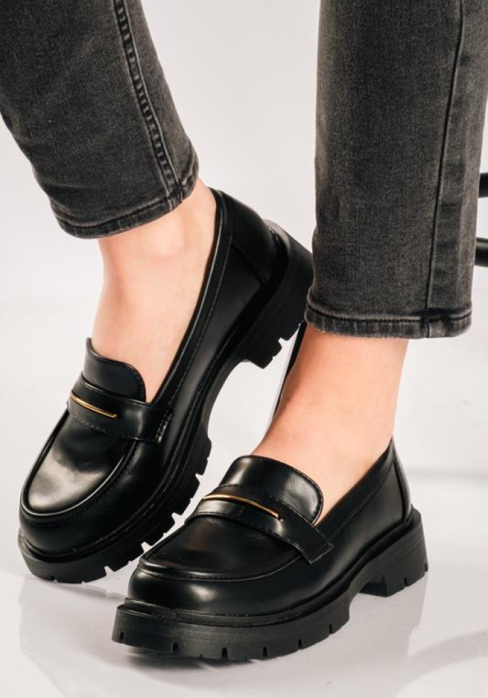 Chunky matte loafers με χρυσή λεπτομέρεια ΜΑΥΡΟ