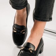 Heeled matte loafers με ανάγλυφο σχέδιο ΜΑΥΡΟ