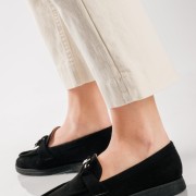 Flat suede loafers με διακοσμητικό ΜΑΥΡΟ