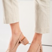 SLINGBACK γόβες με τετράγωνο τακούνι NUDE