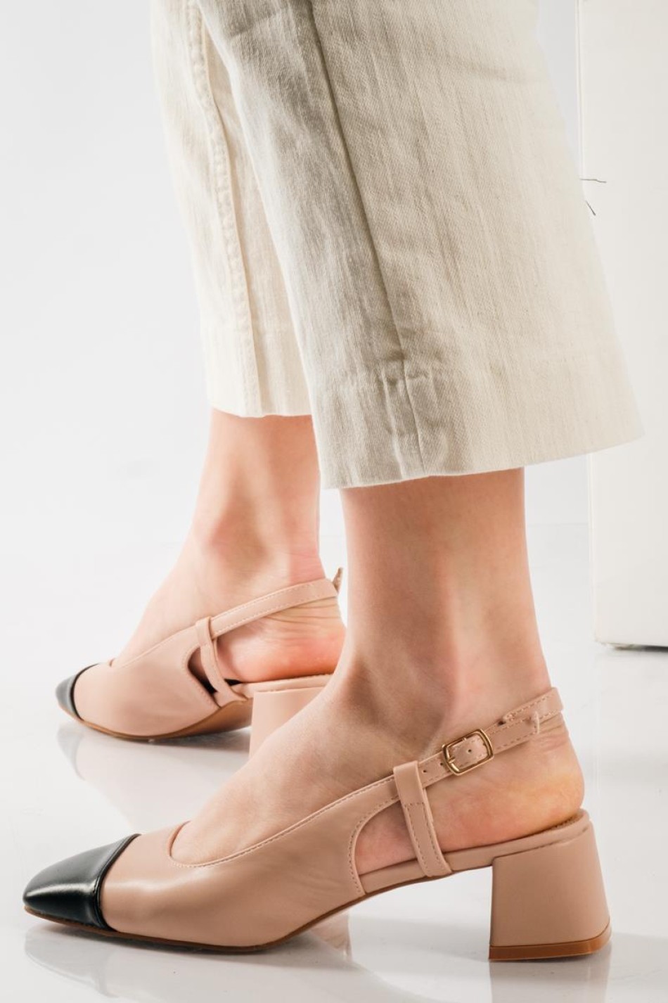 SLINGBACK γόβες με τετράγωνο τακούνι NUDE